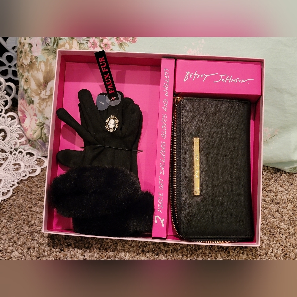 Betsey Johnson Wallet and Gloves Gift set